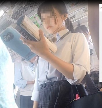 JK逆さ撮り＃7 白肌おしっこ染みつきパンティー
