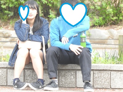 (FHD)大変です!!彼氏との会話に夢中になり、パンツが見えてますよ200