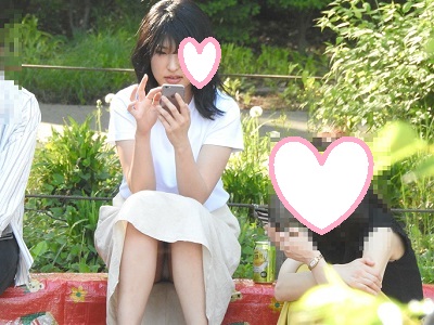 (FHD)大変です!!何かに夢中になり、パンツが見えてますよ206